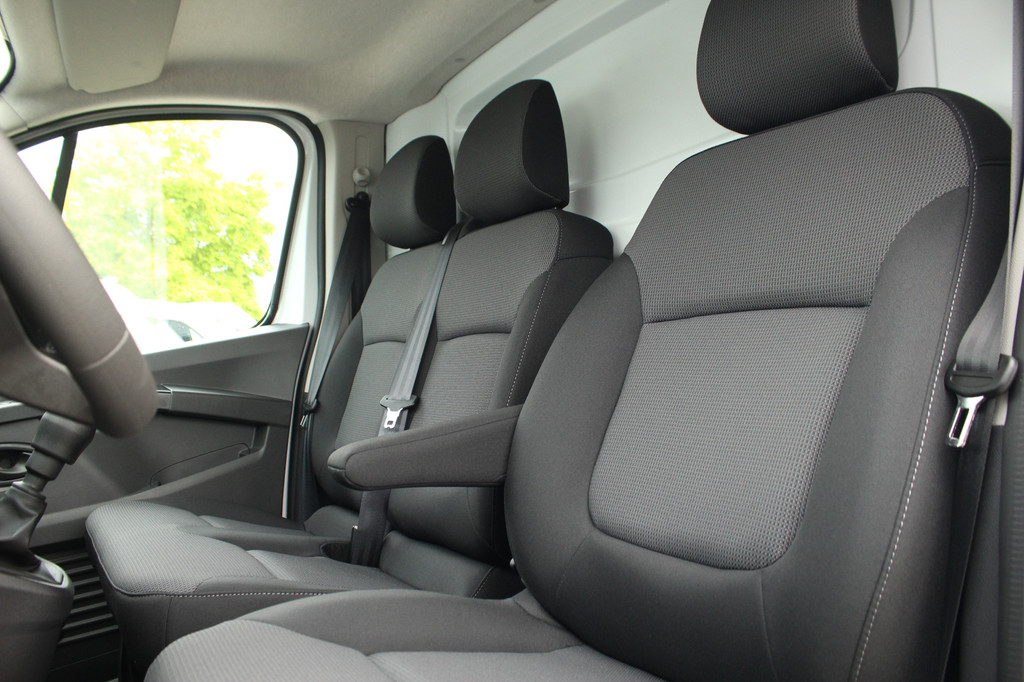 Renault Trafic 2.0 Blue dCi 150pk T30 L2H1 | Cruise | Carplay/Android | PDC | Lease 501,- p/m 13