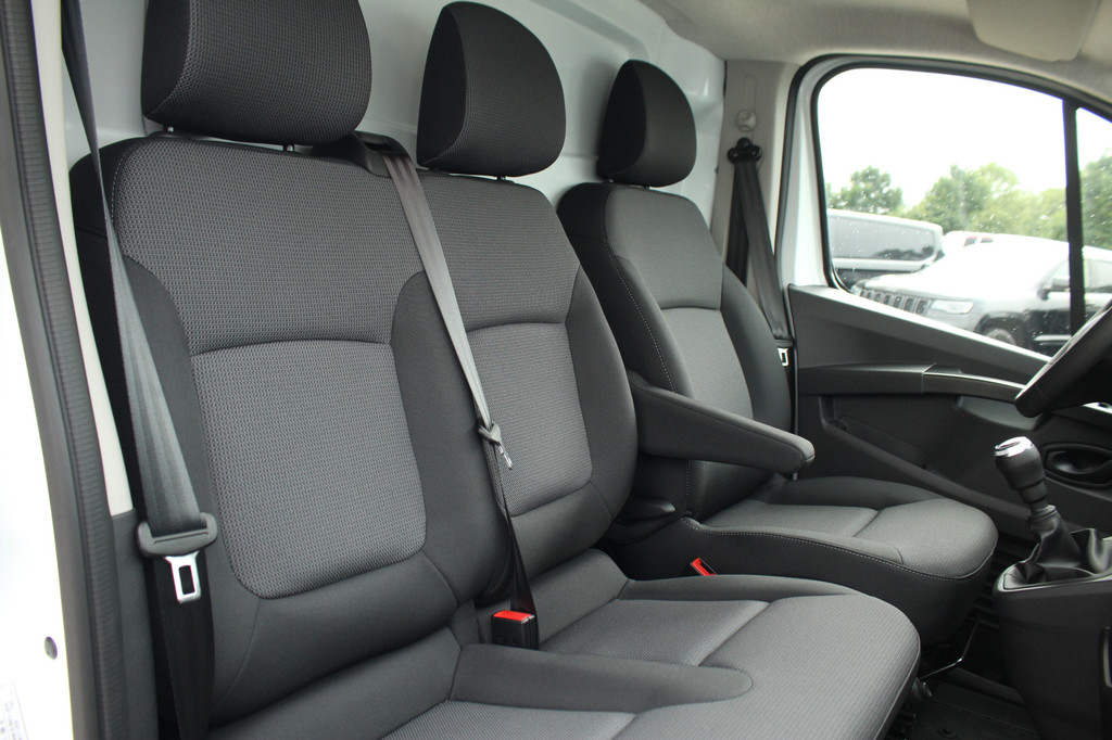 Renault Trafic 2.0 Blue dCi 150pk T30 L2H1 | Cruise | Carplay/Android | PDC | Lease 501,- p/m 15