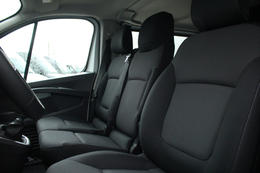 Renault Trafic 2.0dCi 130pk T30 L2H1 DC | 6-Zits | Carplay/Android | Camera | Lease 555,- p/m 13