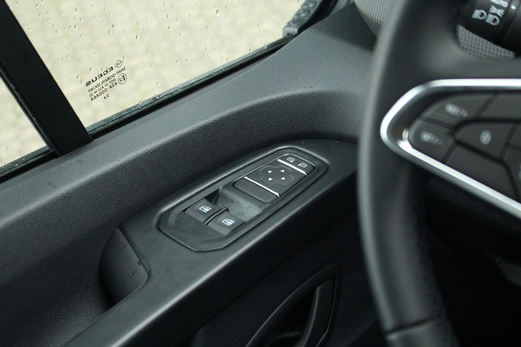 Renault Trafic 2.0dCi 130pk T30 L2H1 DC | 6-Zits | Carplay/Android | Camera | Lease 555,- p/m 17