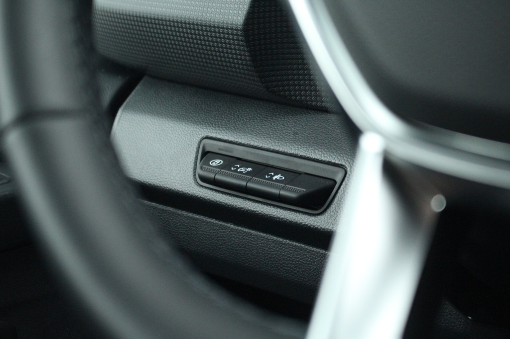 Renault Trafic 2.0dCi 150pk T30 L2H1 DC | 6-Zits | Carplay/Android | Camera | Lease 573,- p/m 20