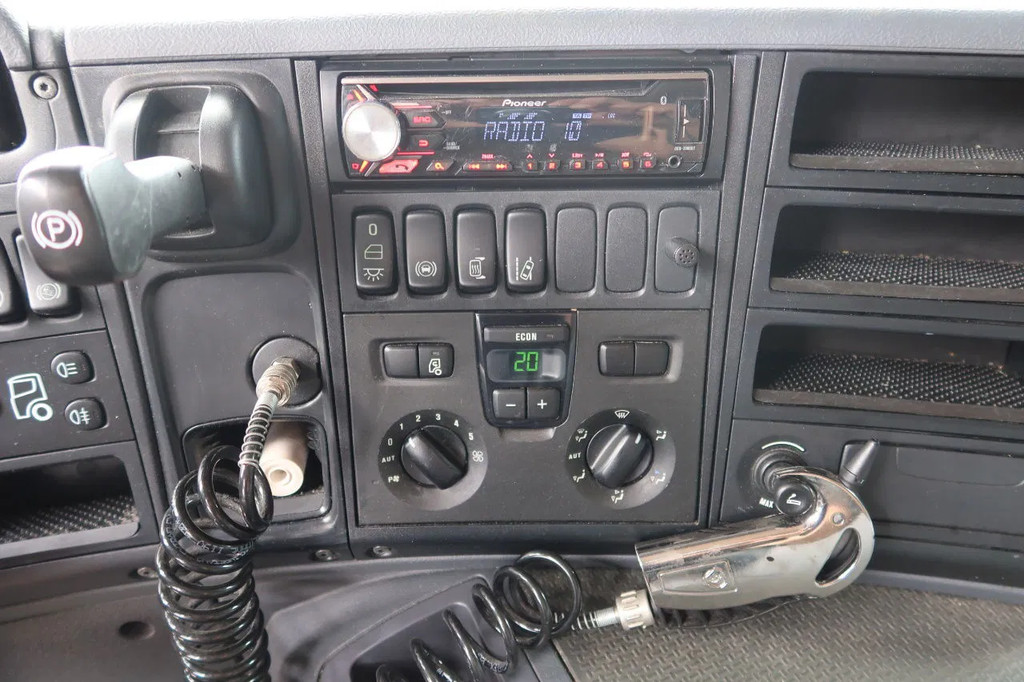 Scania P250 4x2 Bakwagen +Dhollandia klep 1500 kg E6 11