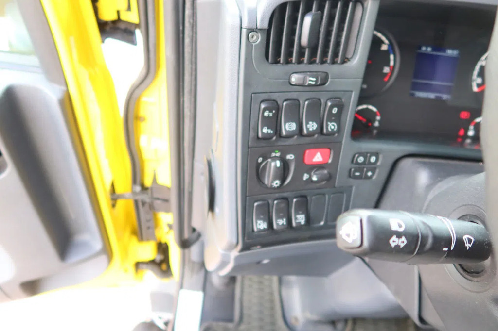 Scania P250 4x2 Bakwagen +Dhollandia klep 1500 kg E6 14