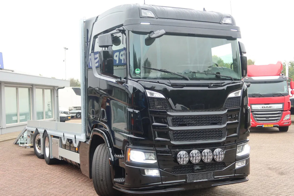 Scania R 500 6x2 Blackline Machine transporter 10