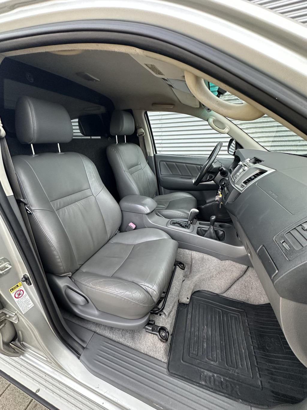 Toyota HiLux 3.0 D-4D SR DC Automaat in mooie staat 12