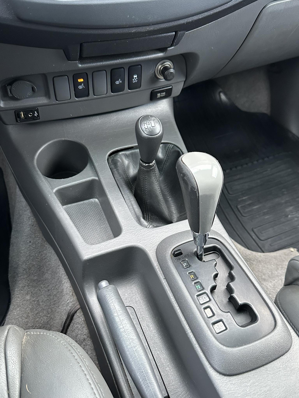 Toyota HiLux 3.0 D-4D SR DC Automaat in mooie staat 14