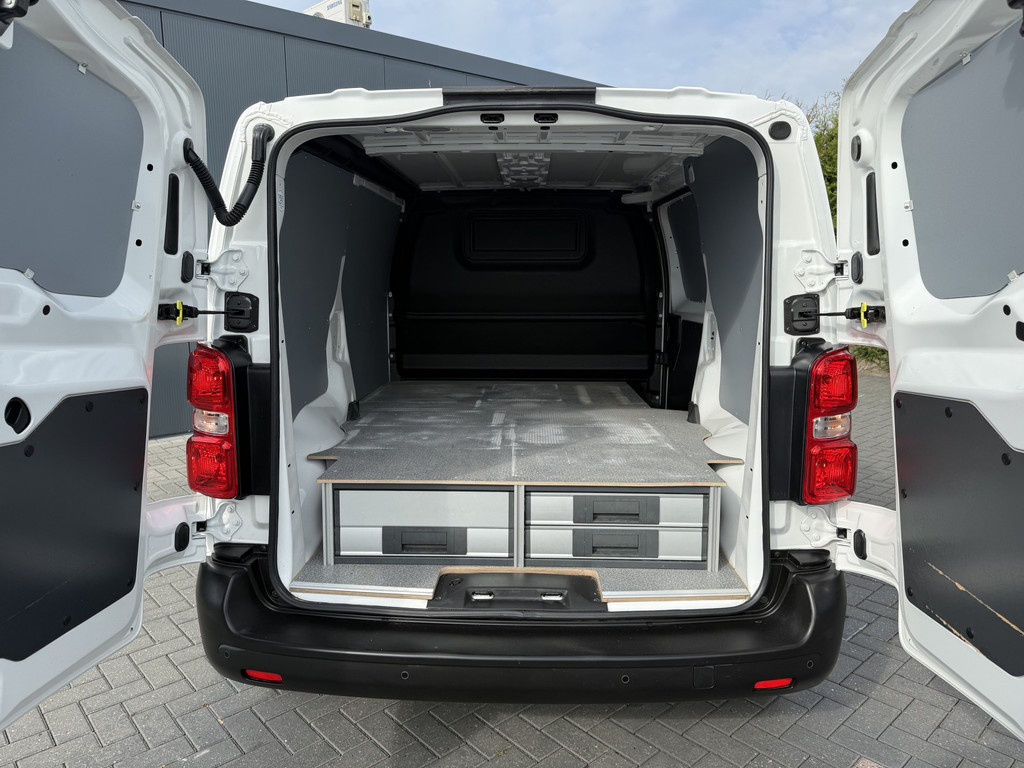 Toyota PROACE 2.0 D-4D 145 PK / L2H1 / 1e EIG. / 41.609 KM !! / INRICHTING / AIRCO / CRUISE / 3-ZITS 7