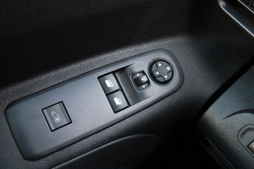 Toyota PROACE CITY 1.5 D-4D Live 102PK / Multi stuur / App connect / Laadruimte inrichting 19