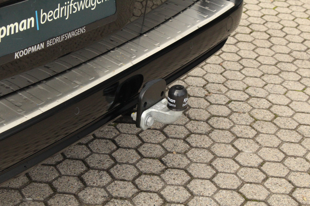 Toyota PROACE CITY 1.5D 131pk Challenger | L2 Long | Automaat | Trekhaak | Carplay/Android | Lease 450,- p/m 10