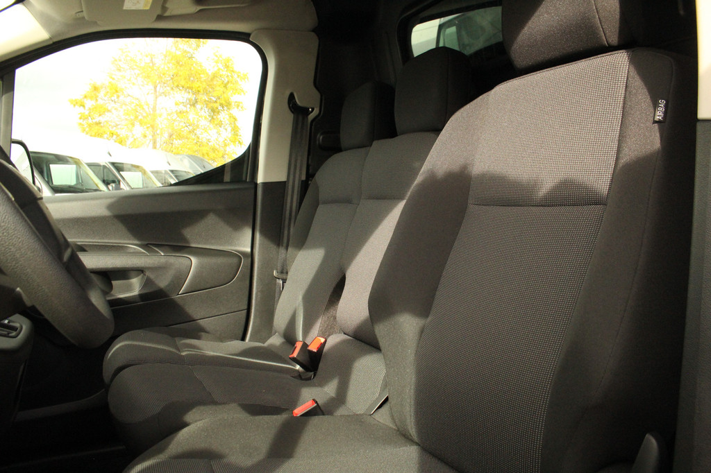 Toyota PROACE CITY 1.5D 131pk Challenger | L2 Long | Automaat | Trekhaak | Carplay/Android | Lease 450,- p/m 14