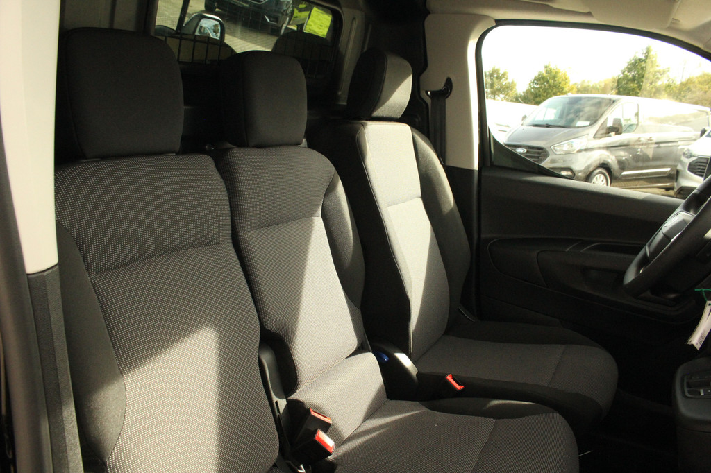 Toyota PROACE CITY 1.5D 131pk Challenger | L2 Long | Automaat | Trekhaak | Carplay/Android | Lease 450,- p/m 16