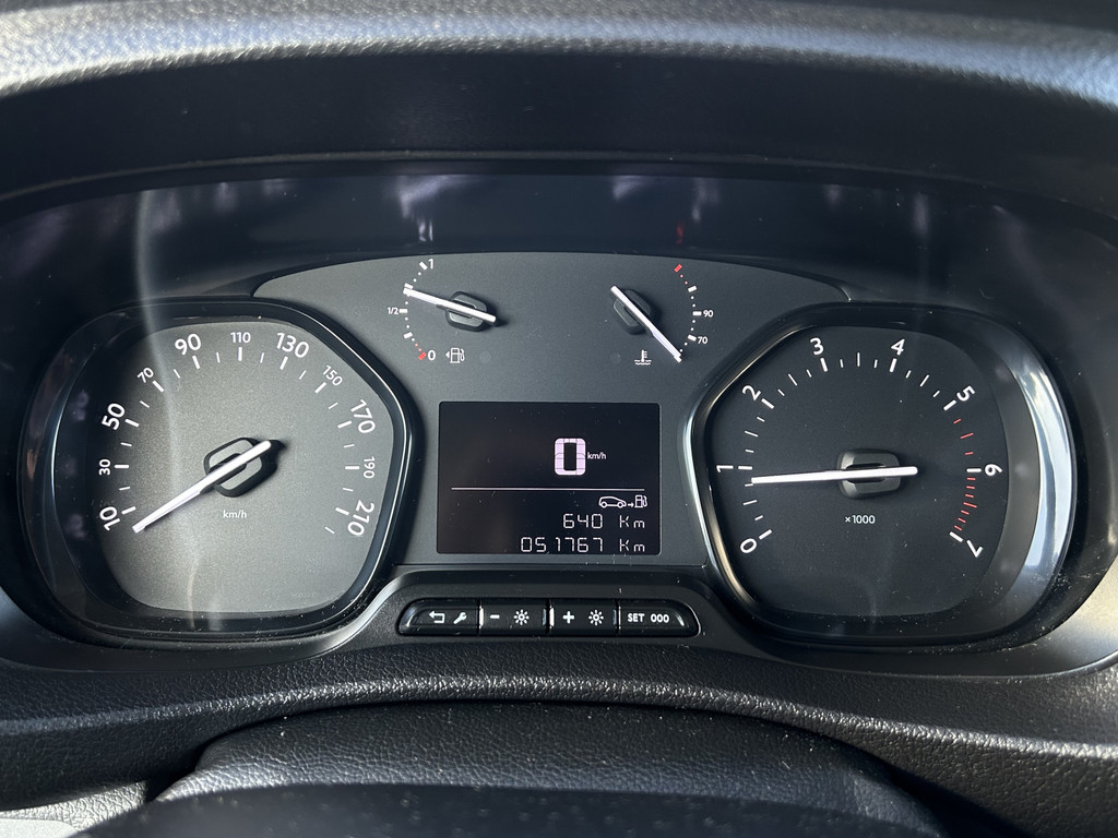 Toyota PROACE Worker 2.0 D-4D 145 PK / L2H1 / 1e EIGENAAR / 51.767 KM !! / 3-ZITS / AIRCO / CRUISE / APPLE CARPLAY / PDC 12