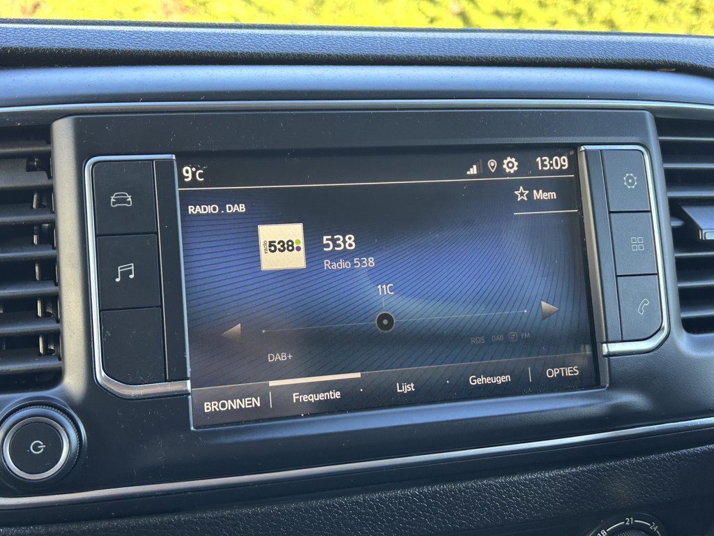 Toyota PROACE Worker 2.0 D-4D 145 PK / L2H1 / 1e EIGENAAR / 51.767 KM !! / 3-ZITS / AIRCO / CRUISE / APPLE CARPLAY / PDC 16