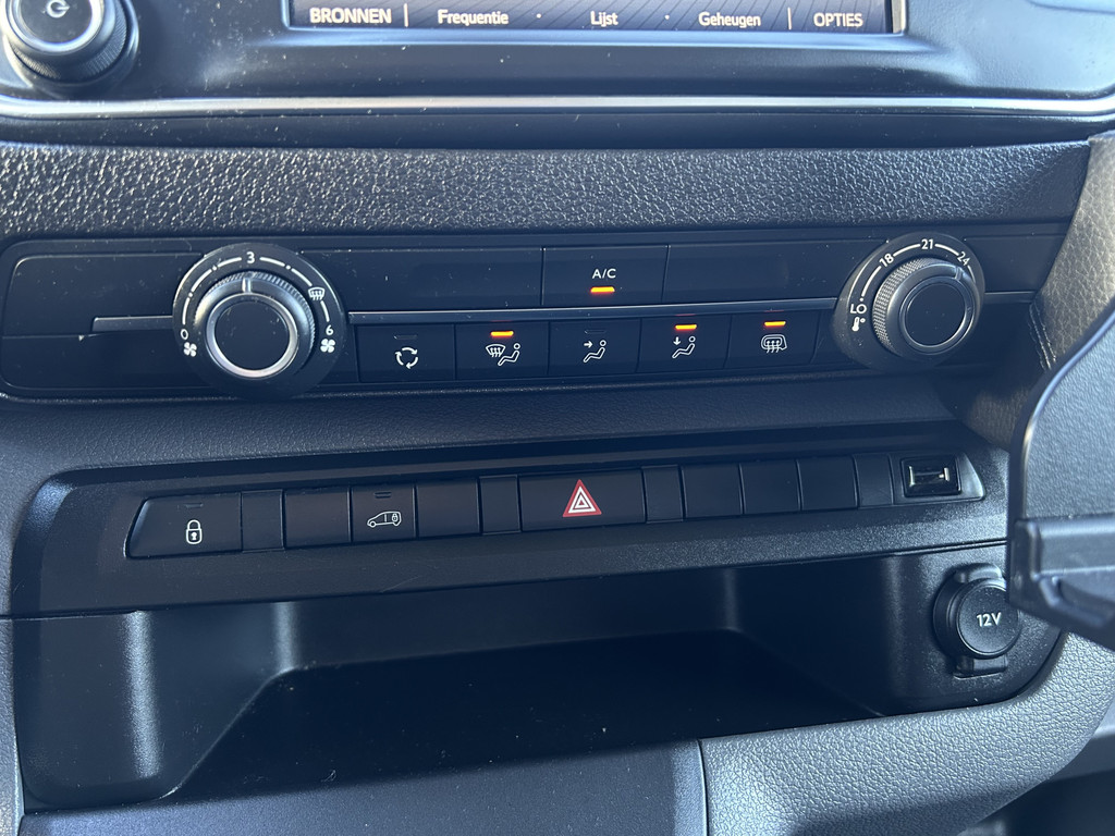 Toyota PROACE Worker 2.0 D-4D 145 PK / L2H1 / 1e EIGENAAR / 51.767 KM !! / 3-ZITS / AIRCO / CRUISE / APPLE CARPLAY / PDC 18