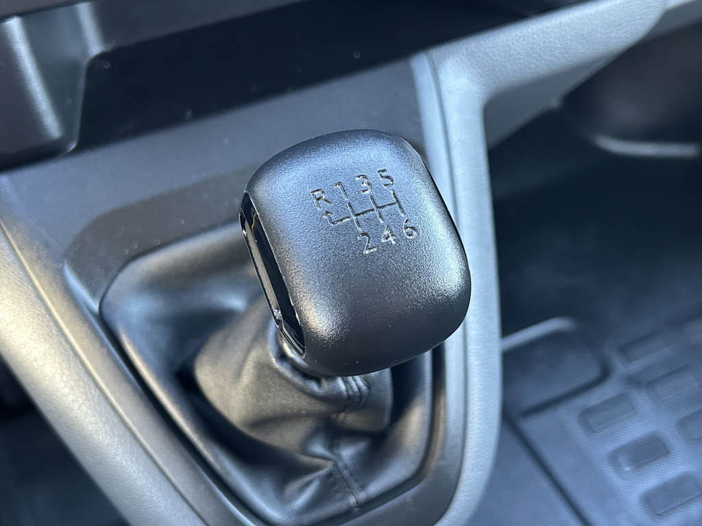 Toyota PROACE Worker 2.0 D-4D 145 PK / L2H1 / 1e EIGENAAR / 51.767 KM !! / 3-ZITS / AIRCO / CRUISE / APPLE CARPLAY / PDC 19