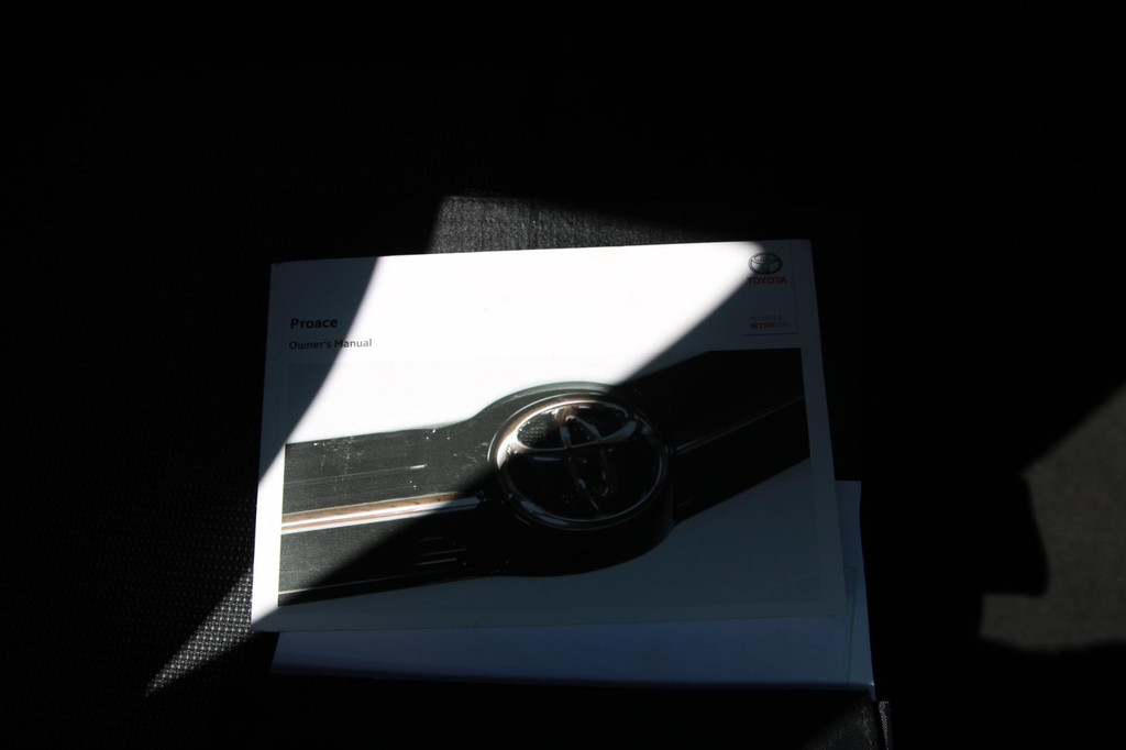 Toyota PROACE Worker 2.0 D-4D Creator Long DC / 5 pers / Trekhaak / Camera / App connect / 17