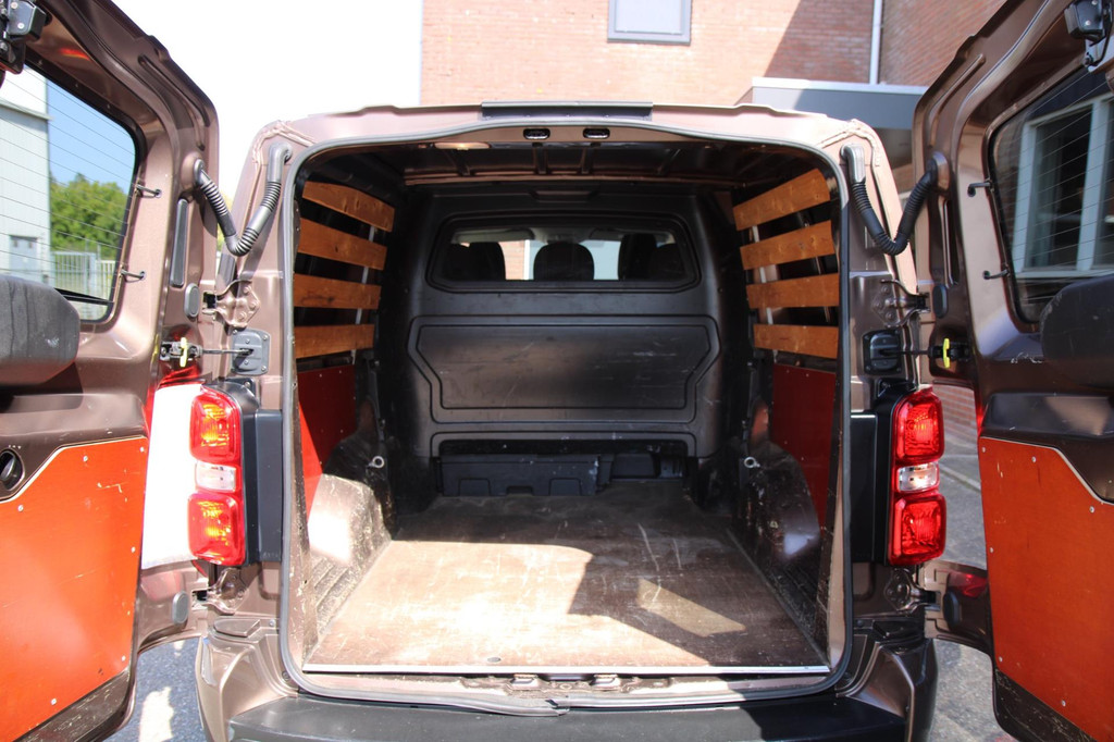 Toyota PROACE Worker 2.0 D-4D Creator Long DC / 5 pers / Trekhaak / Camera / App connect / 8