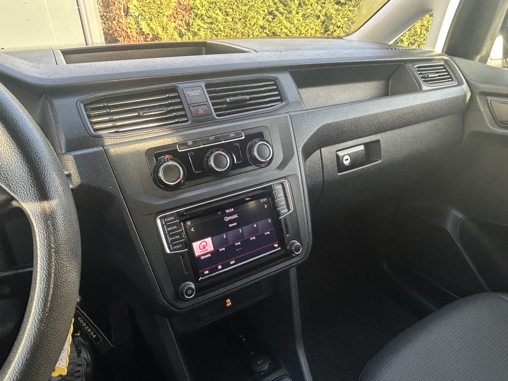 Volkswagen Caddy 1.4 TSI 126 PK / DSG AUTOMAAT / L1H1 / 1e EIG. / TREKHAAK / IMPERIAAL / AIRCO / CRUISE / NAVI / APPLE CARPLAY 13