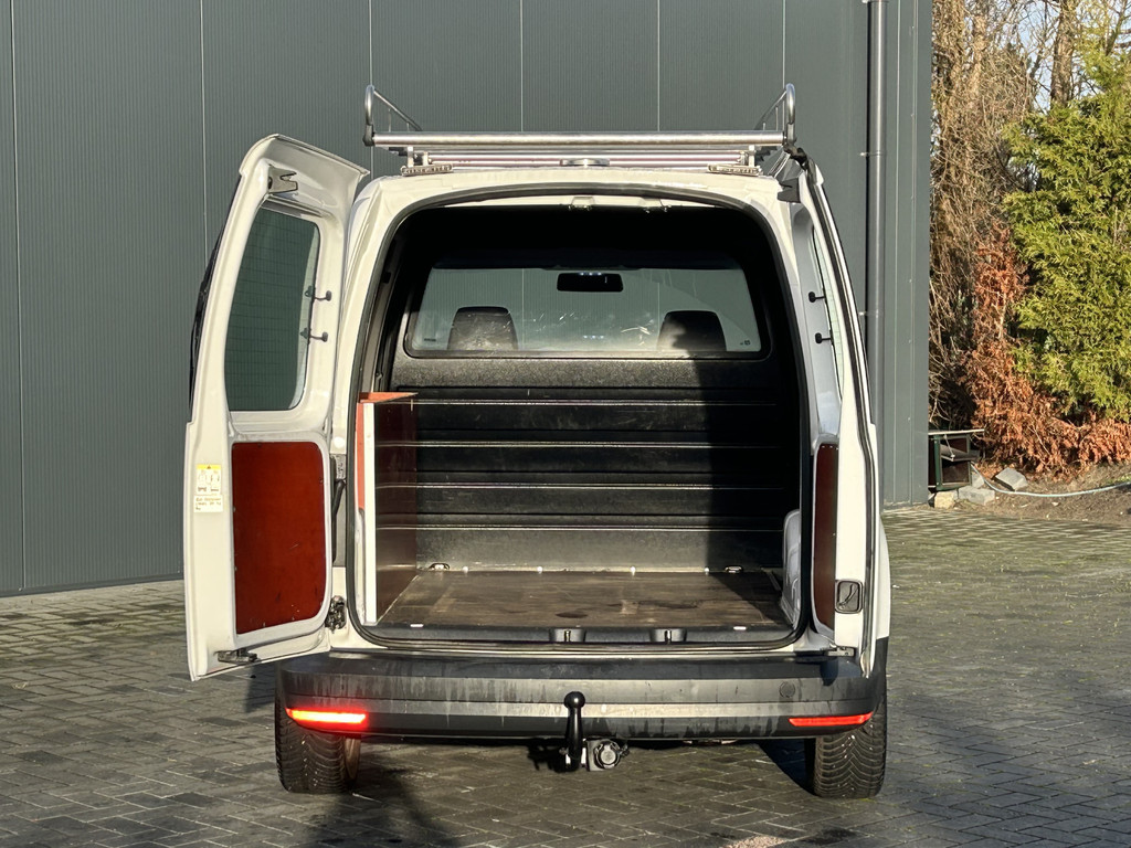 Volkswagen Caddy 1.4 TSI 126 PK / DSG AUTOMAAT / L1H1 / 1e EIG. / TREKHAAK / IMPERIAAL / AIRCO / CRUISE / NAVI / APPLE CARPLAY 8