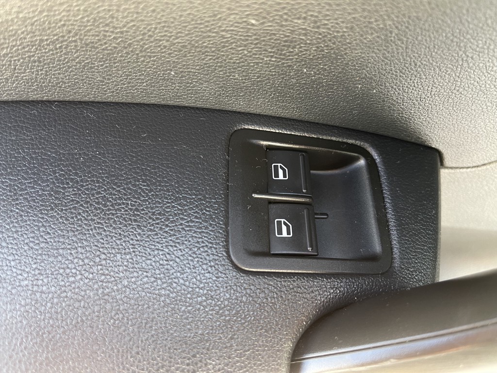 Volkswagen Caddy 2.0TDI 75PK Comfortline Cruise,PDC Achter,Elektrische ramen,Bleutooth Telefoon,Regensensor,Auto Verlichting,Verwarmd voorraam, 12