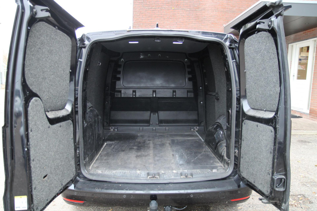 Volkswagen Caddy Cargo 2.0 TDI 1st Edition 122PK Automaat / Trekhaak / Camera / App connect 7