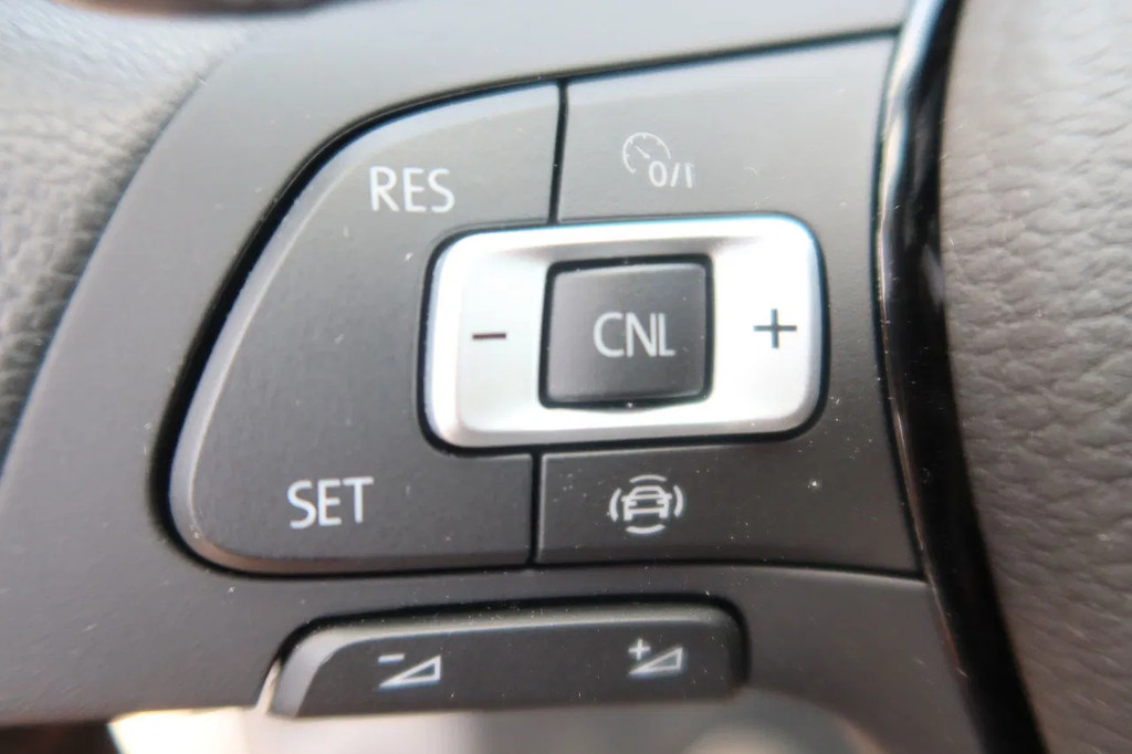 Volkswagen Crafter 177 PK ,Koel/Vries/Verwarmen , Carrier Xarios 350 met nachtaansluiting BPM vrij 20