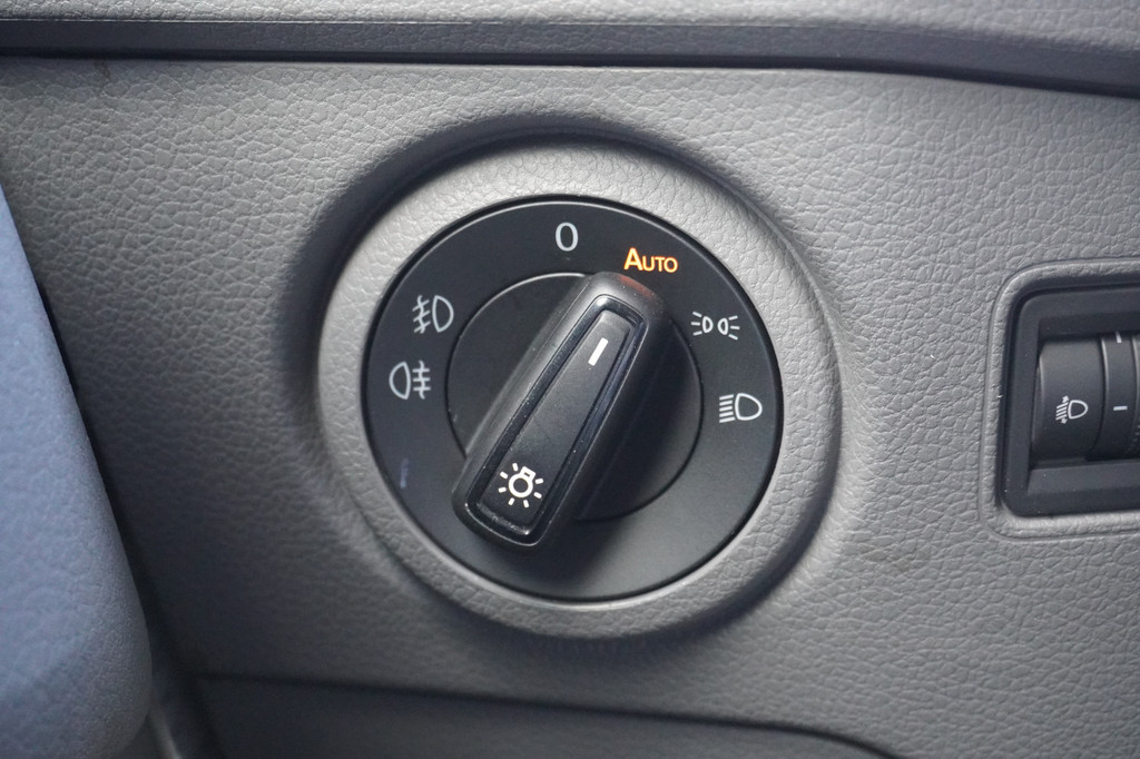 Volkswagen Crafter 2.0 TDI 140PK Automaat L3H3 EURO 6 - Airco - Navi - Cruise - Massage - â¬14.499,- Excl. 17