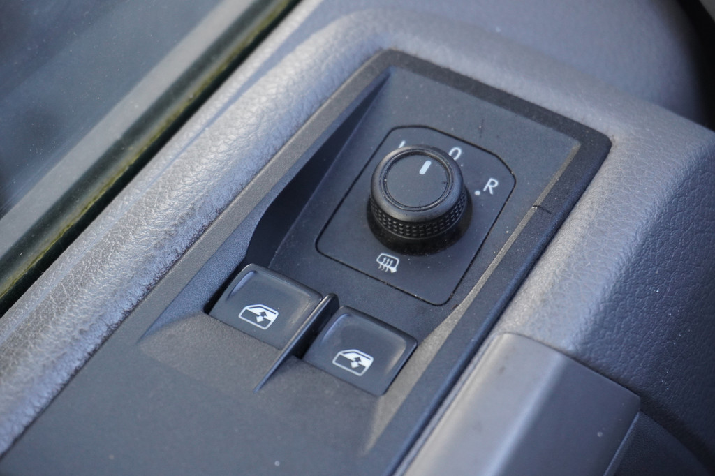 Volkswagen Crafter 2.0 TDI 140PK Automaat L3H3 EURO 6 - Airco - Navi - Cruise - Massage - â¬14.499,- Excl. 18