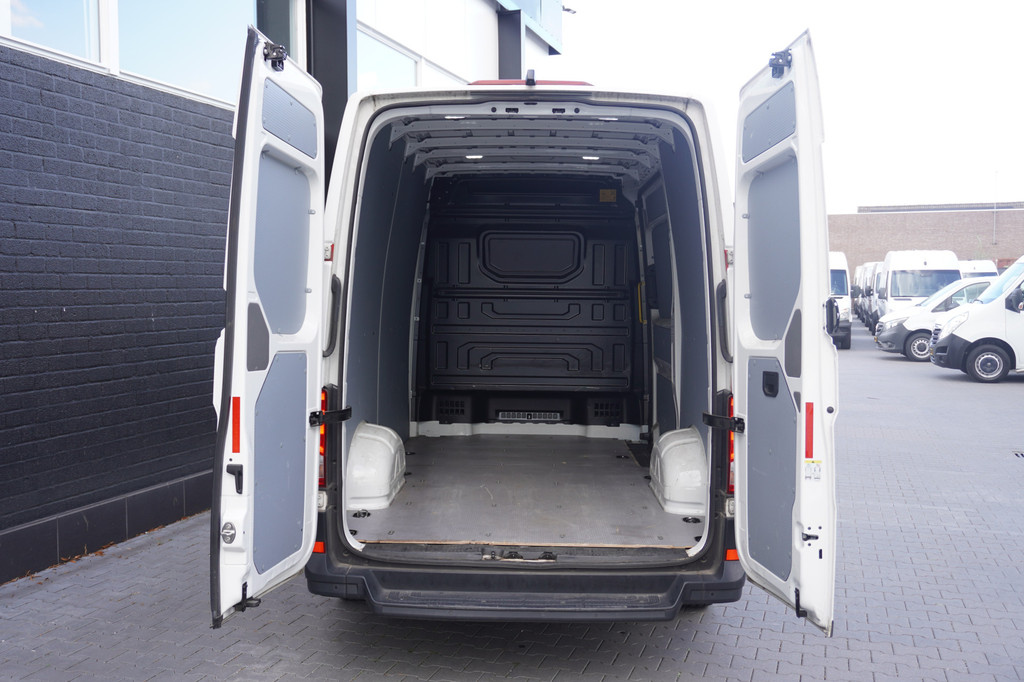 Volkswagen Crafter 2.0 TDI 140PK Automaat L3H3 EURO 6 - Airco - Navi - Cruise - Massage - â¬14.499,- Excl. 7