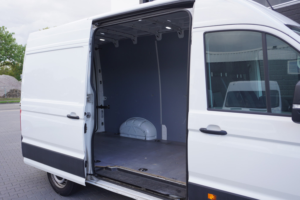 Volkswagen Crafter 2.0 TDI 140PK Automaat L3H3 EURO 6 - Airco - Navi - Cruise - Massage - â¬14.499,- Excl. 8