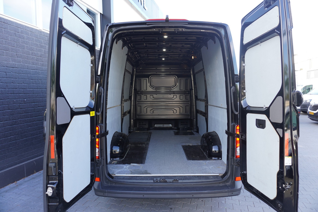 Volkswagen Crafter 2.0 TDI 140PK Automaat L4H3 EURO 6 - Airco - Navi - Cruise - PDC - 2x Schuif - â¬19.900,- Excl. 7