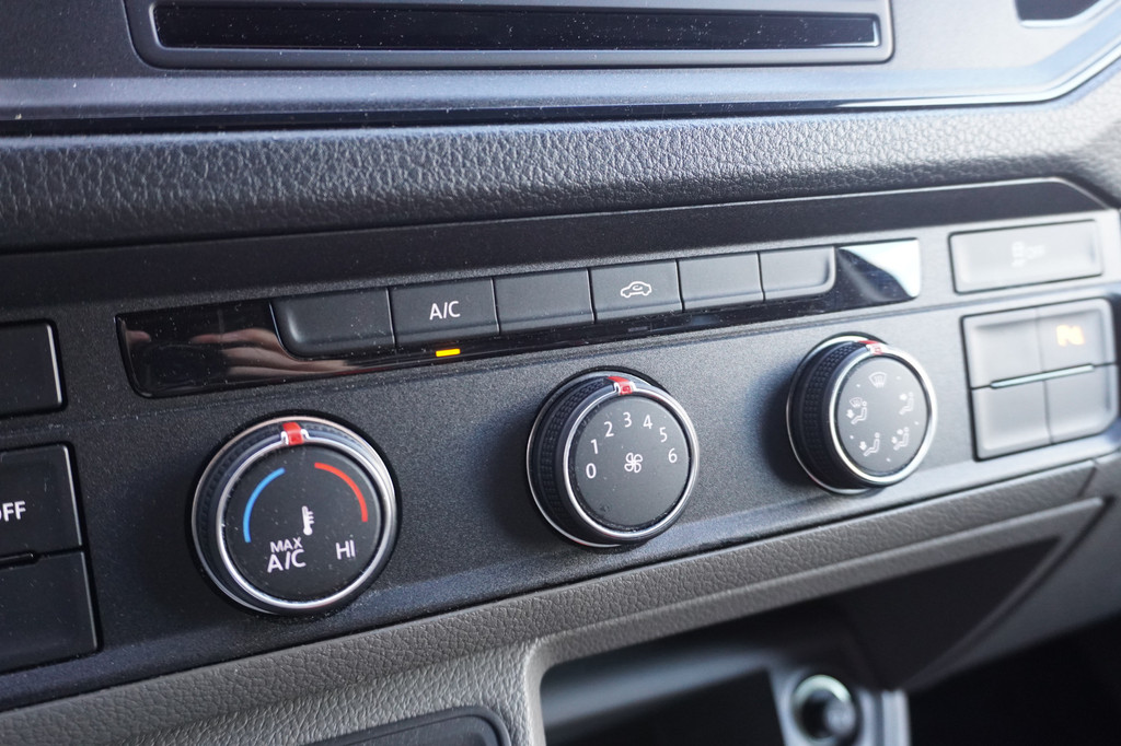 Volkswagen Crafter 2.0 TDI 140PK Automaat L4H3 EURO 6 - Airco - Navi - Cruise - PDC - 2x Schuif - â¬19.900,- Excl. 9