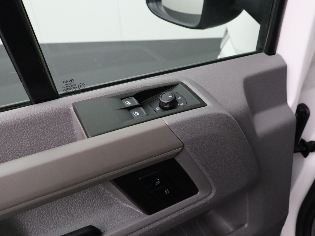 Volkswagen Crafter 2.0TDI 140PK Bakwagen+Laadklep | 4,45 Laadlengte | Navigatie | Airco | Cruise | 3-Persoons | Dakspoiler | Zijdeur 9