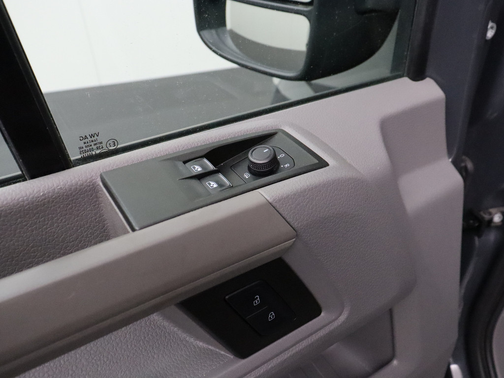 Volkswagen Crafter 2.0TDI 140PK DSG Automaat L4H3 Highline | Imperiaal | Trekhaak | Airco | 3-Persoons | Betimmering 8