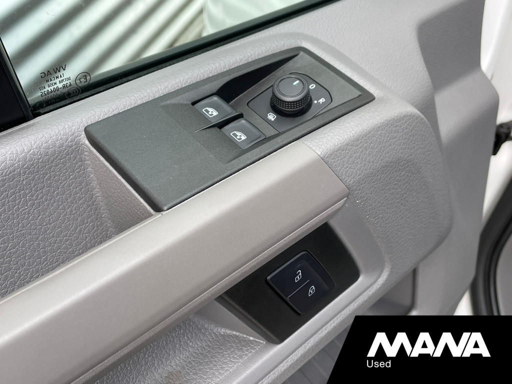 Volkswagen Crafter 2.0 TDI 140PK L3H2 Automaat Comfortline Carplay Camera Cruise control Camera 21