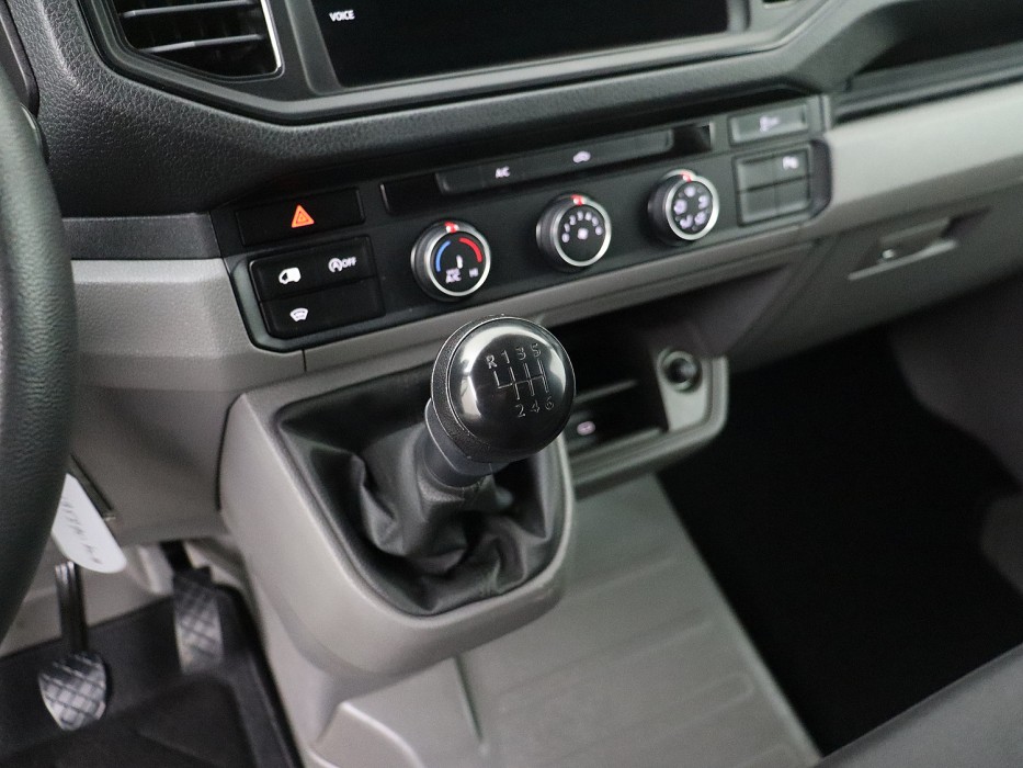 Volkswagen Crafter 2.0TDI 140PK L3H2 Highline 3-Persoons | Navigatie | Camera | Airco | Cruise | Betimmering 15