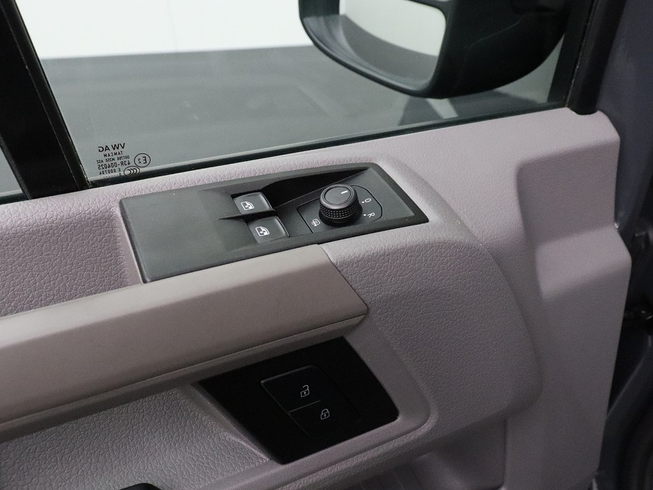 Volkswagen Crafter 2.0TDI 140PK L3H2 Highline 3-Persoons | Navigatie | Camera | Airco | Cruise | Betimmering 8