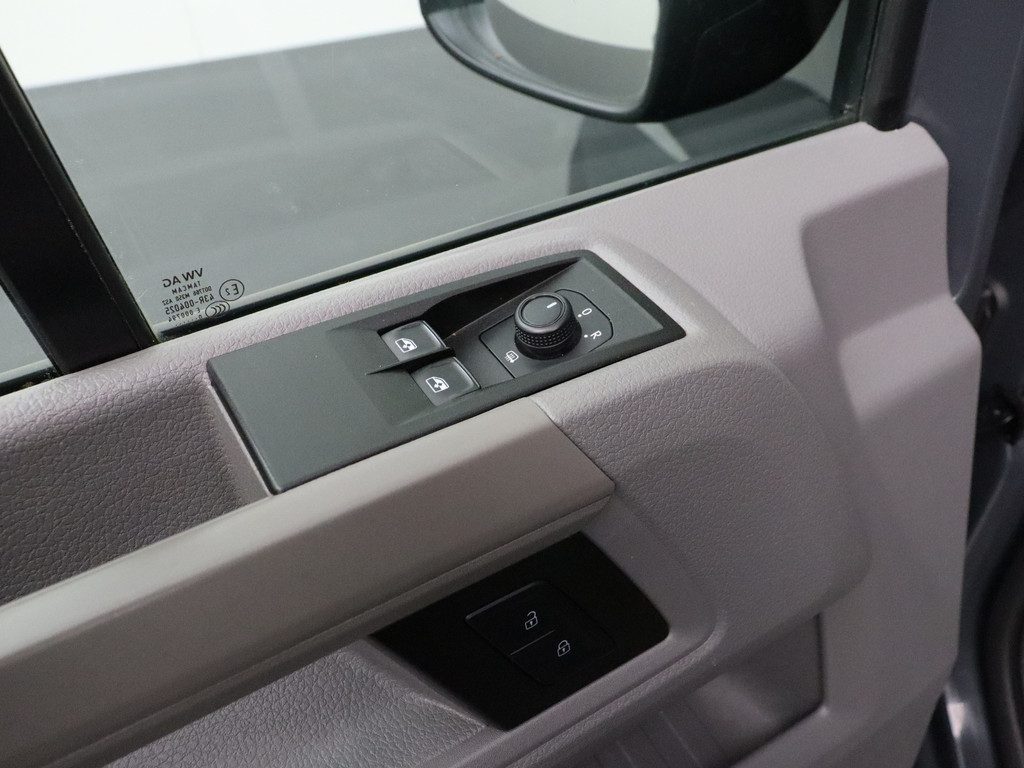 Volkswagen Crafter 2.0TDI 140PK L3H2 Highline V-Edition | Navigatie | Camera | Airco | Cruise | Betimmering 8