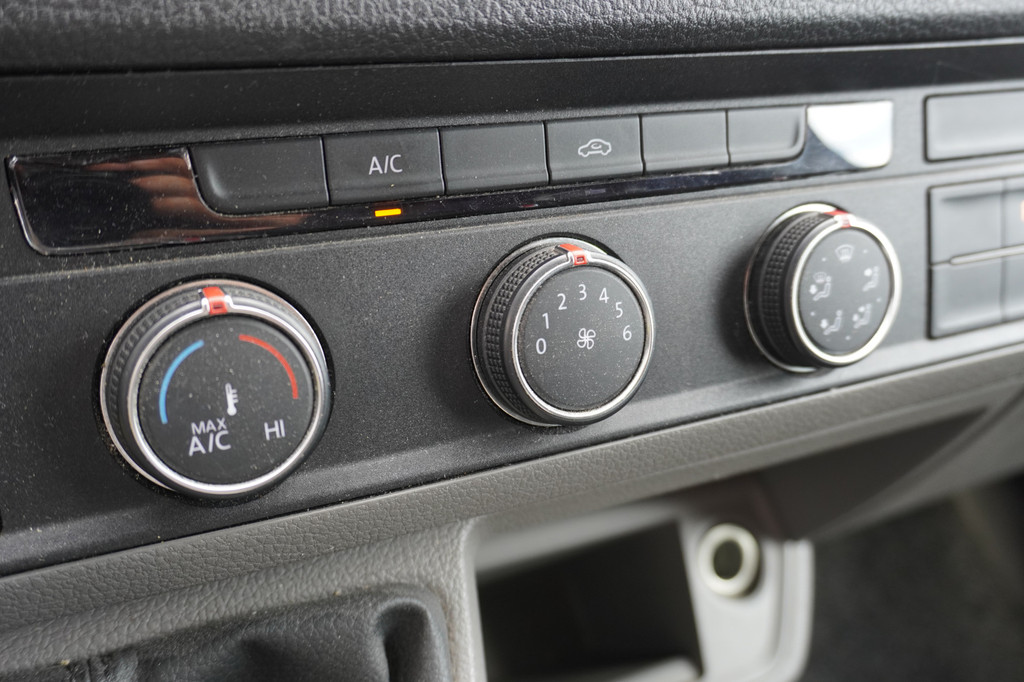 Volkswagen Crafter 2.0 TDI 140PK L3H3 EURO 6 - Airco - Navi - Cruise - PDC - â¬15.900,- Excl. 9