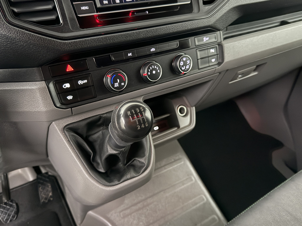 Volkswagen Crafter 2.0TDI 140PK L3H3 Highline | Camera | Leder | Airco | Cruise | 3-Persoons | Betimmering 15