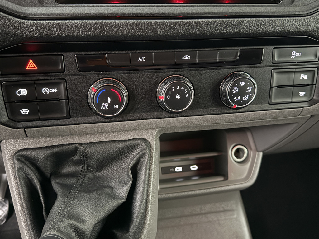 Volkswagen Crafter 2.0TDI 140PK L3H3 Highline | Camera | Leder | Airco | Cruise | 3-Persoons | Betimmering 16