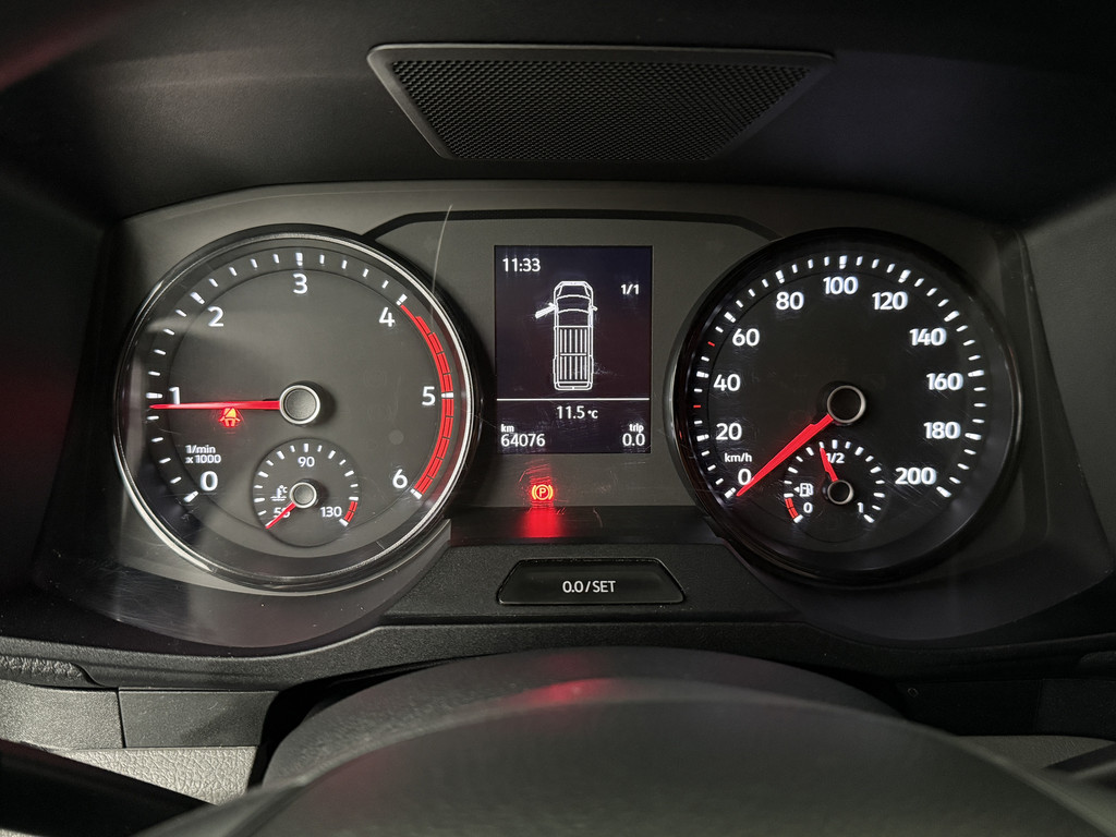 Volkswagen Crafter 2.0TDI 140PK L3H3 Highline | Camera | Leder | Airco | Cruise | 3-Persoons | Betimmering 9