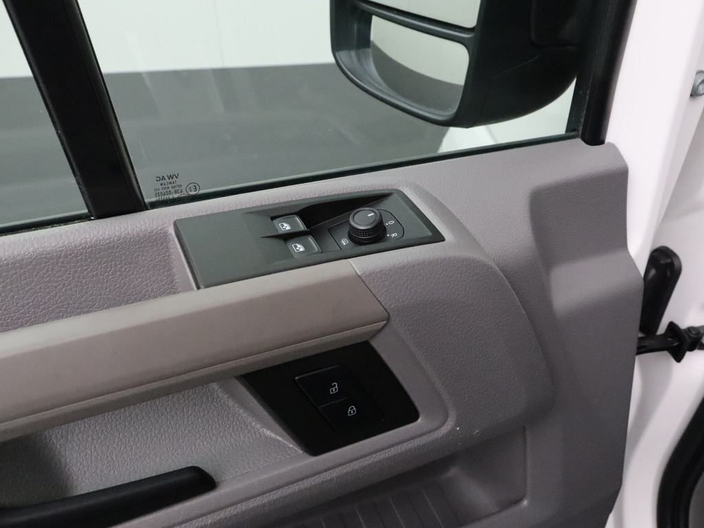 Volkswagen Crafter 2.0TDI 140PK L3H3 | Multimedia | 3-Persoons | Airco | Cruise | Betimmering 8