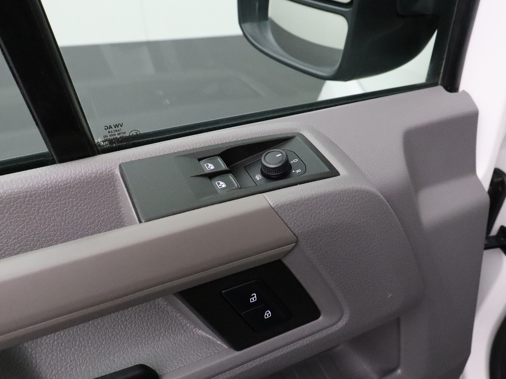 Volkswagen Crafter 2.0TDI 140PK L3H3 | Multimedia | Airco | Cruise | 3-Persoons 8