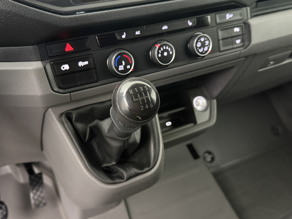 Volkswagen Crafter 2.0TDI 140PK L3H3 | Navigatie | Camera | Airco | 3-Persoons | Betimmering 15