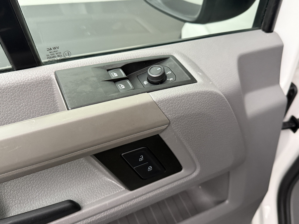 Volkswagen Crafter 2.0TDI 140PK L3H3 | Navigatie | Camera | Airco | 3-Persoons | Betimmering 8