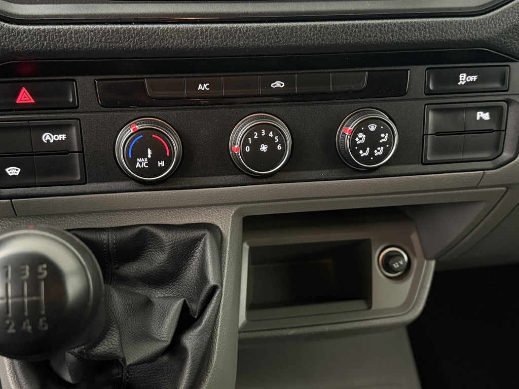 Volkswagen Crafter 2.0TDI 140PK L4H3 Dubbele Cabine | 6-Persoons | Navigatie | Camera | 3000Kg Trekhaak | Airco | Cruise 16