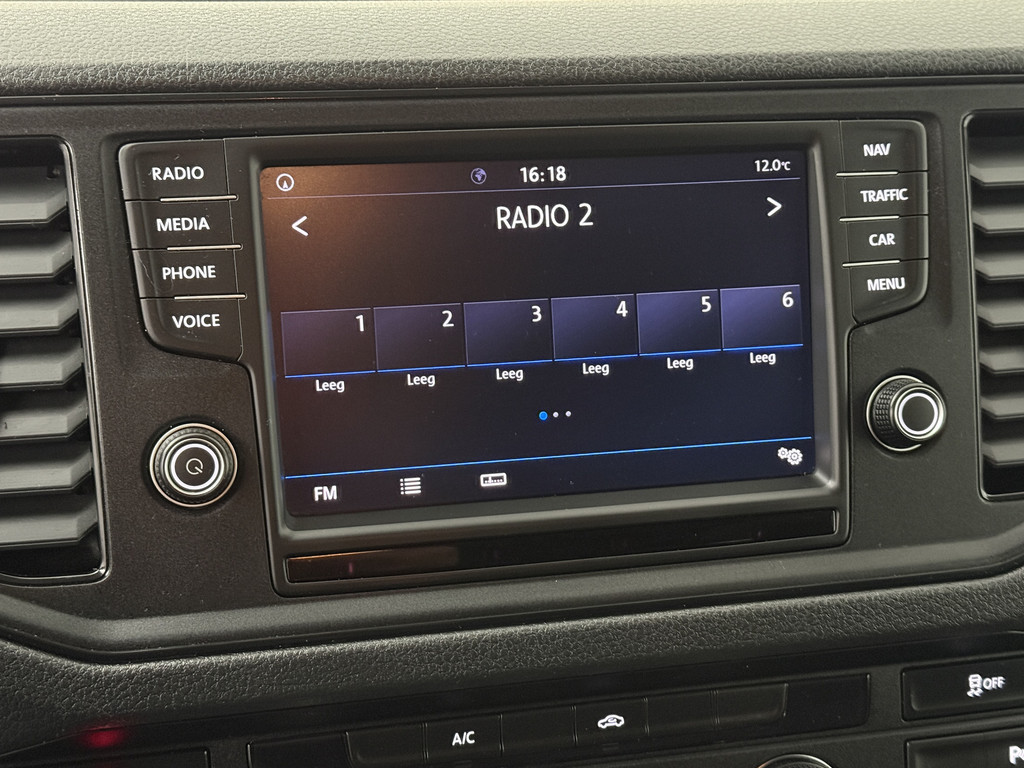 Volkswagen Crafter 2.0TDI 140PK L4H3 Dubbele Cabine | 6-Persoons | Navigatie | Camera | 3000Kg Trekhaak | Airco | Cruise 18