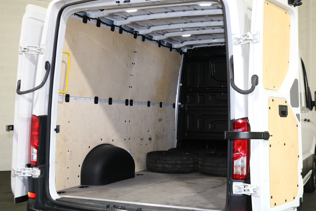 Volkswagen Crafter 2.0 TDI 140pk L3 H2 Automaat Navigatie Camera Led 14