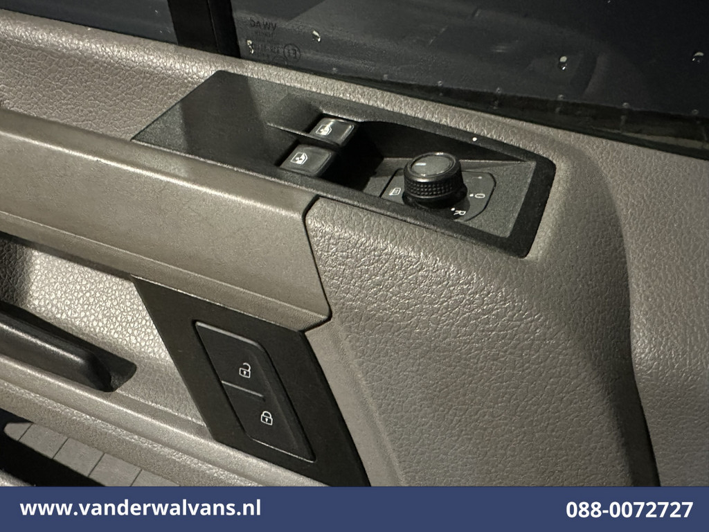 Volkswagen Crafter 2.0 TDI 140pk L3H2 (oude L2H1) Euro6 # Airco | Navigatie | Apple Carplay | Android auto parkeersensoren, 3000kg trekvermogen 16